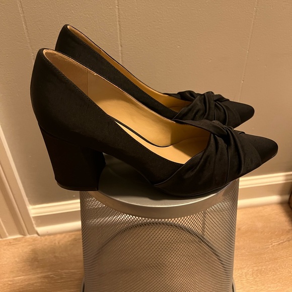 Brand New Naturalizer Heels Pumps Size 9 1/2 Black . No box - Picture 6 of 9